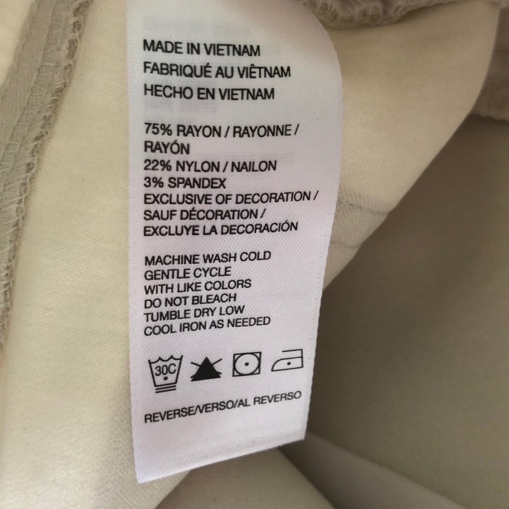 IZOD  CROP JEANS REALLY STRETCH. - Picture 7 of 8
